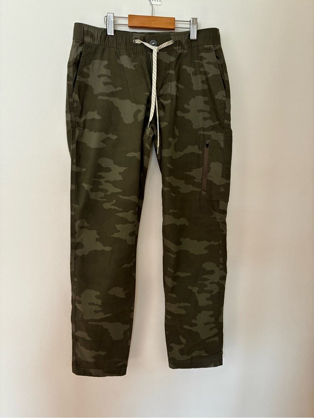 Vuori Women’s Ripstop Olive Camo Drawstring Pants